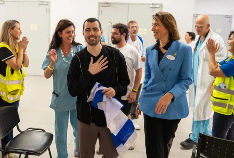 former-gaza-hostages-send-letters-home-via-red-cross