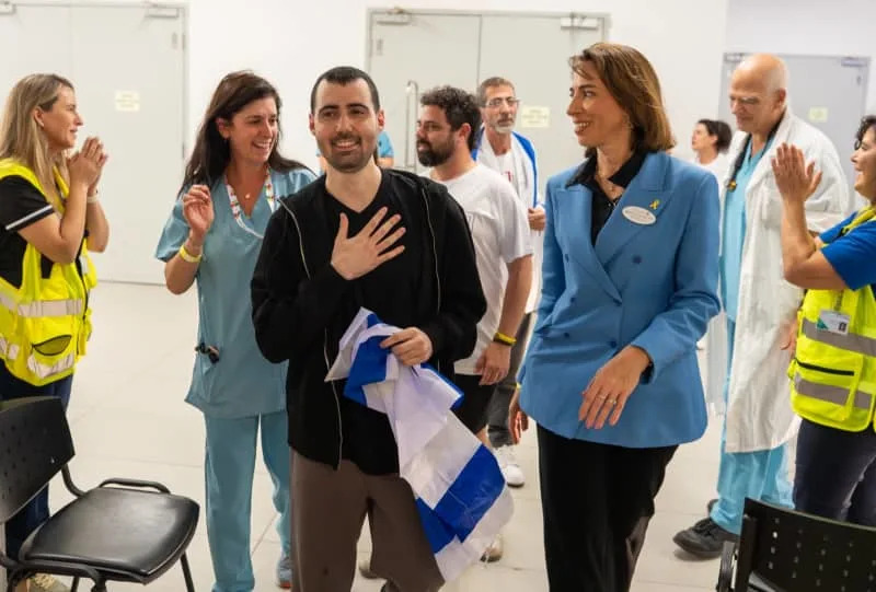 former-gaza-hostages-send-letters-home-via-red-cross