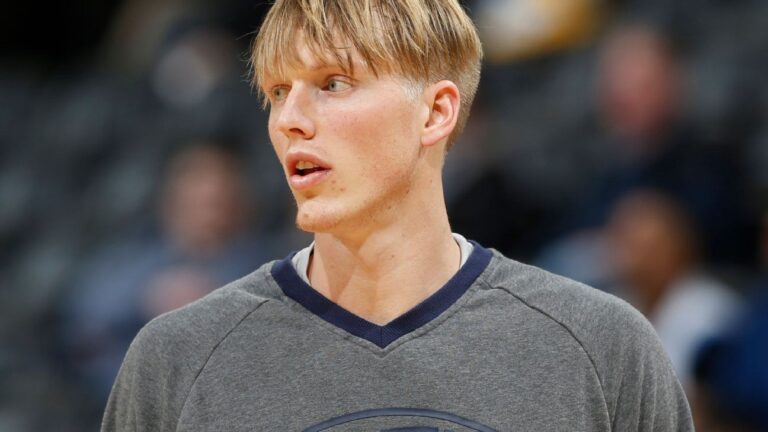 former-nba-player-kyle-singler-charged-with-assault-in-okc