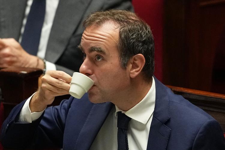 french-pm-se-bastien-lecornu-survives-critical-no-confidence-votes