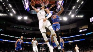 giannis-leads-bucks-past-knicks-in-comeback-win-121-111