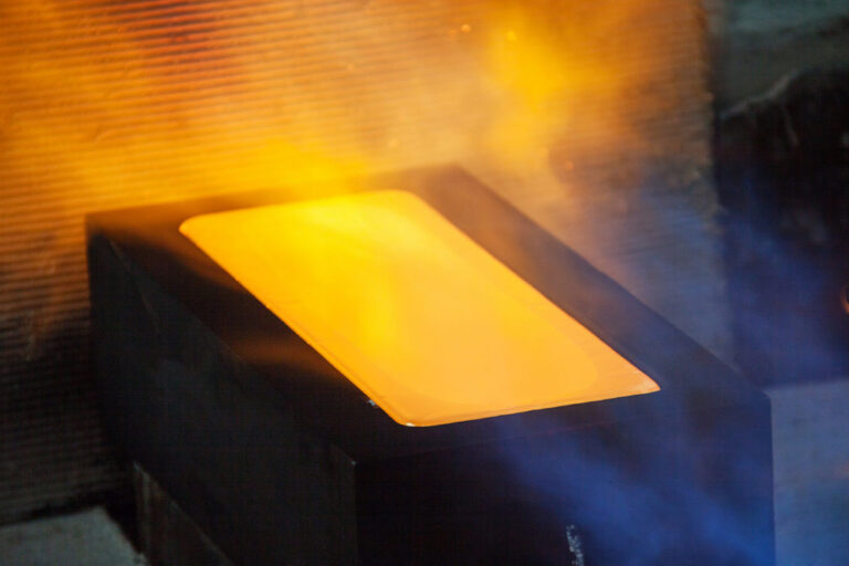 gold-prices-surge-to-record-high-amid-us-government-shutdown