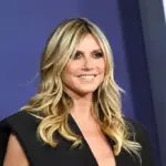 heidi-klum-stumbles-at-karl-lagerfeld-s-paris-fashion-week-bash