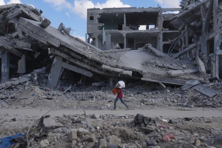 israeli-military-secures-7-hostages-freed-by-hamas-in-gaza