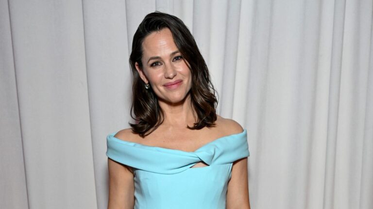 jennifer-garner-s-vertical-storage-hack-transforms-kitchen-spaces