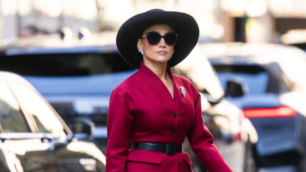 jennifer-lopez-revives-classic-dior-glamour-in-nyc