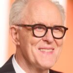 john-lithgow-s-dumbledore-stirs-debate-among-fans-of-harry-potter
