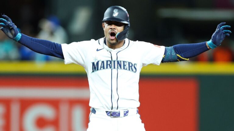 julio-rodriguez-s-late-double-powers-mariners-to-3-2-victory