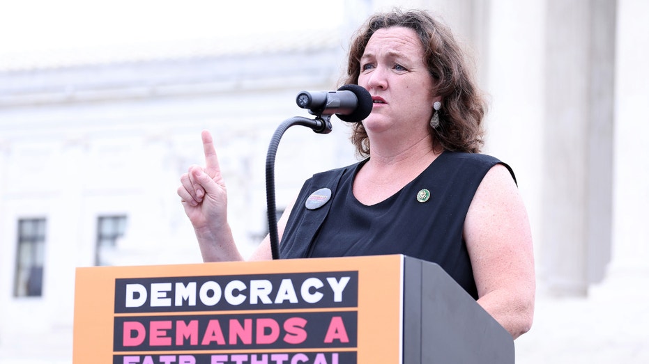 katie-porter-caught-yelling-at-staffer-in-2021-video-call