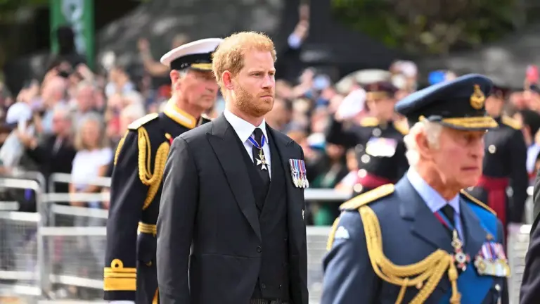 king-charles-welcomes-festive-return-of-sandringham-christmas-event