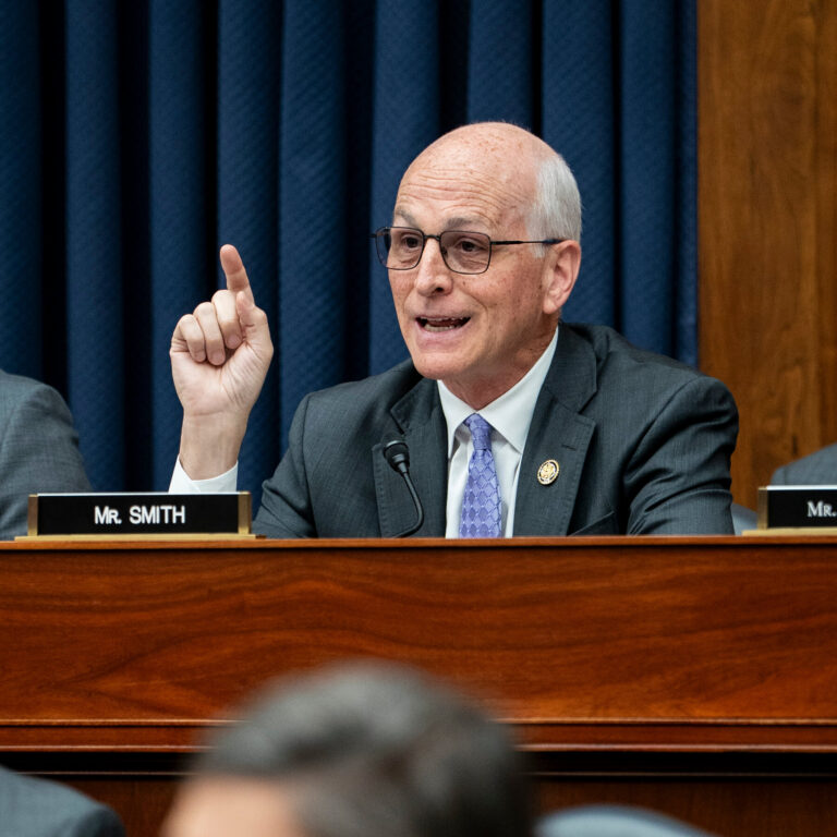 lawmaker-demands-urgent-hearing-on-u-s-caribbean-strikes