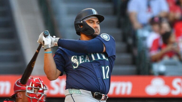 mariners-josh-naylor-returns-for-alds-game-3-after-personal-matter