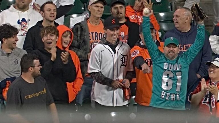 mariners-surge-to-2-1-lead-one-win-away-from-alcs-glory