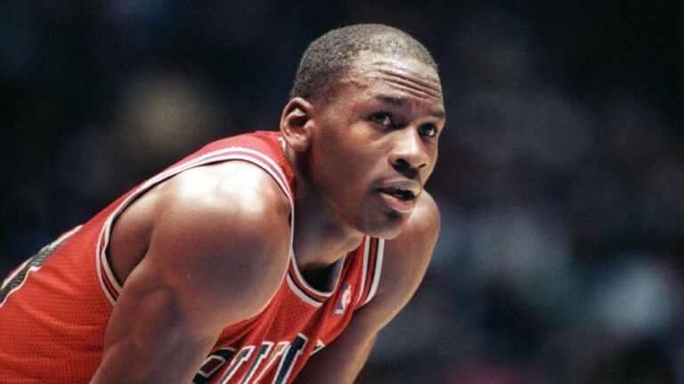 michael-jordan-rookie-card-sells-for-record-2-7-million