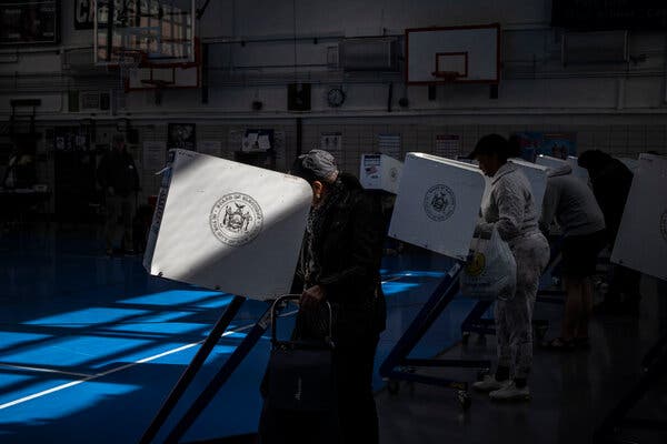 more-than-160-000-new-yorkers-turn-out-for-early-voting-surge