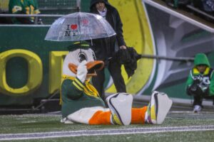 oregon-clinches-rain-soaked-21-7-victory-over-wisconsin
