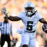 oregon-ducks-dominate-rutgers-with-6-touchdowns-whittington-shines