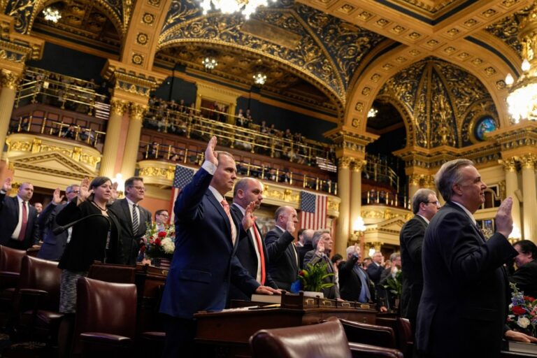pennsylvania-lawmakers-face-pressure-to-adopt-no-budget-no-pay-bill