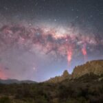 rare-red-lightning-captured-by-photographers-in-new-zealand
