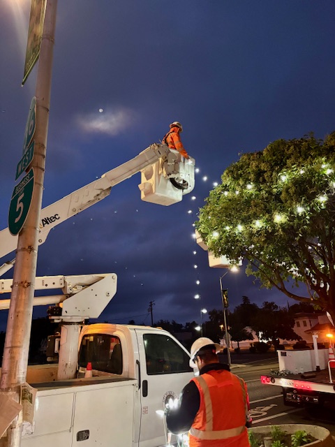 red-bluff-public-works-illuminates-town-with-holiday-lights