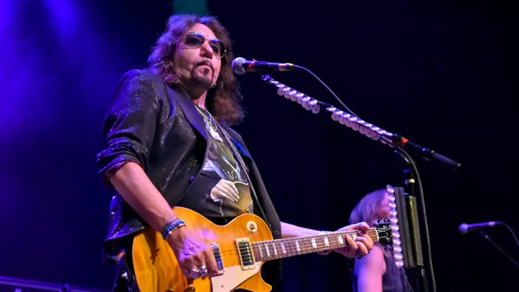rock-world-mourning-as-kiss-guitarist-ace-frehley-passes-away-at-74