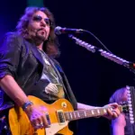 rock-world-mourning-as-kiss-guitarist-ace-frehley-passes-away-at-74