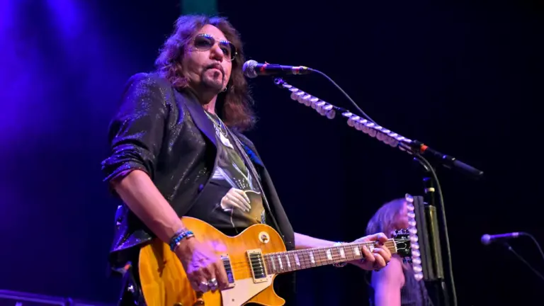 rock-world-mourning-as-kiss-guitarist-ace-frehley-passes-away-at-74