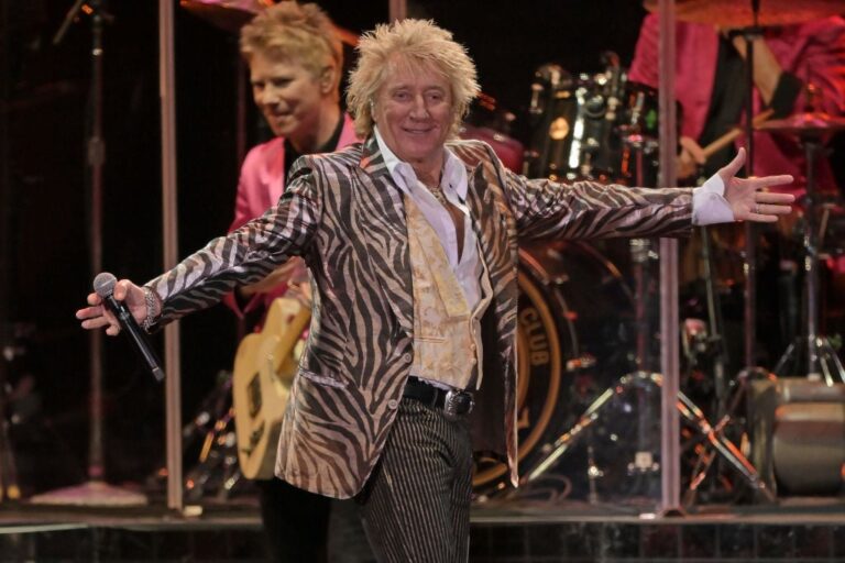 rod-stewart-s-unbreakable-bond-with-glasgow-and-celtic-fc