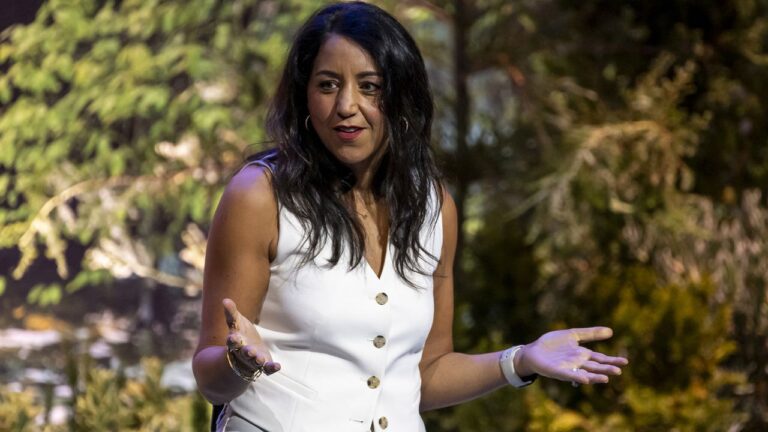 salesforce-commits-to-entry-level-jobs-despite-ai-advancements