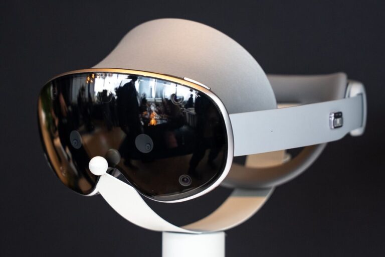 samsung-launches-galaxy-xr-headset-at-1-800-a-vision-pro-rival
