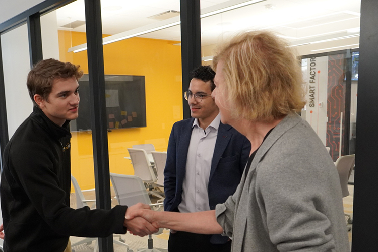 senator-tammy-baldwin-highlights-ai-advancements-at-uwm