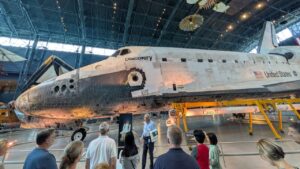smithsonian-s-discovery-shuttle-faces-potential-disassembly-for-move