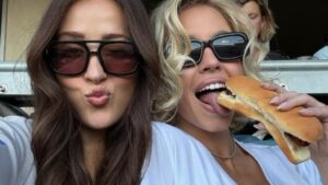 sydney-sweeney-spotted-enjoying-hot-dogs-at-dodgers-game