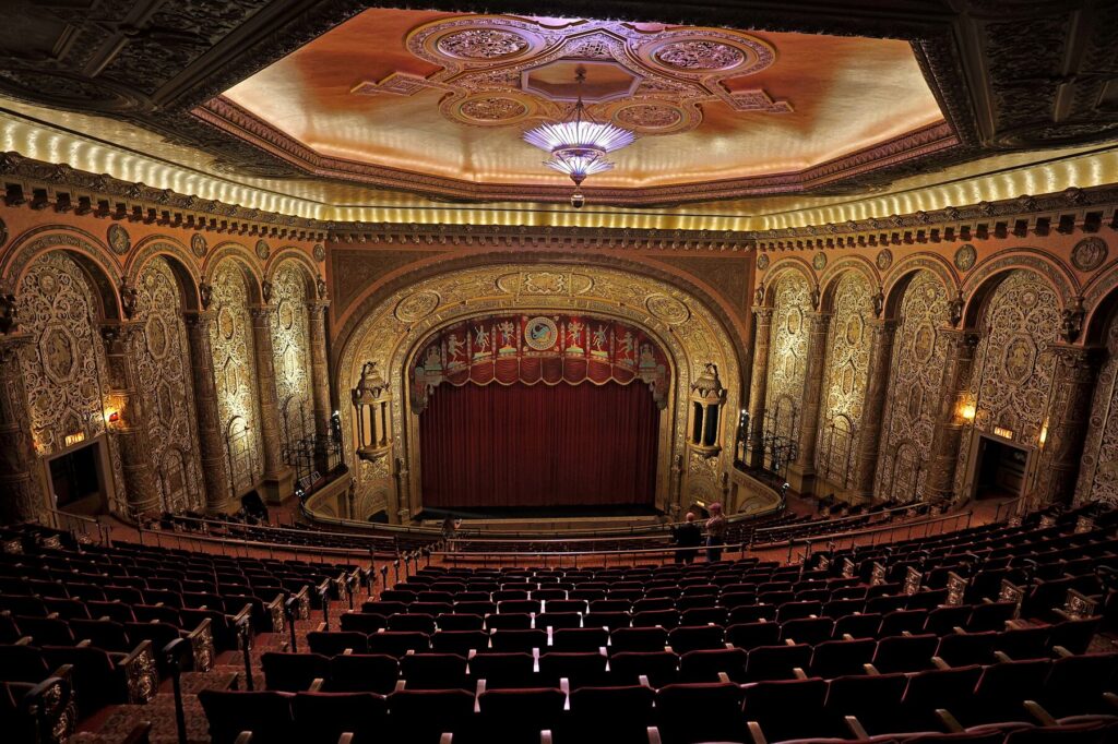 theatre-review-clue-delivers-laughter-in-syracuse-s-landmark-theatre-