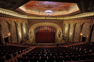 theatre-review-clue-delivers-laughter-in-syracuse-s-landmark-theatre-