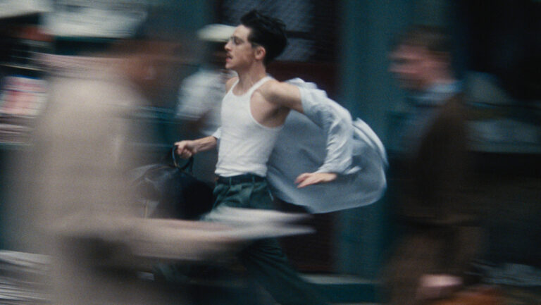 timoth-e-chalamet-s-marty-supreme-premieres-to-rave-reactions