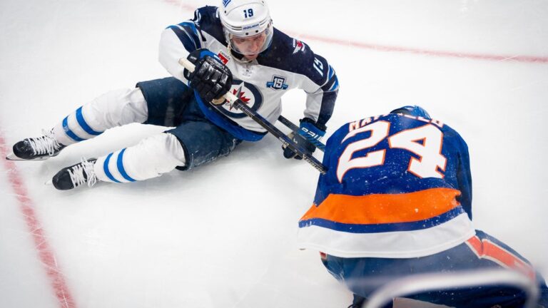 toews-makes-comeback-as-jets-top-islanders-5-2-in-thrilling-match