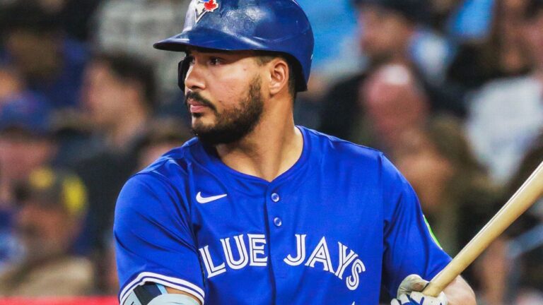 toronto-blue-jays-santander-out-for-playoffs-after-injury