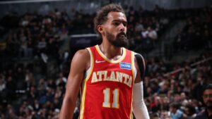 trae-young-exits-game-with-knee-sprain-hawks-season-in-jeopardy