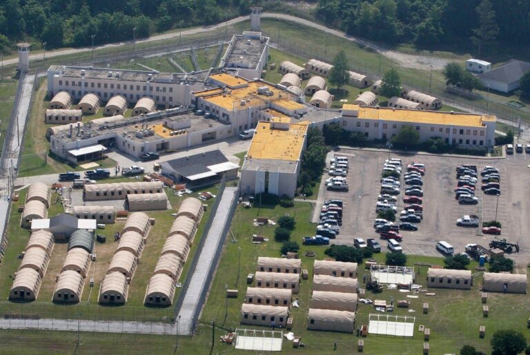 trump-administration-faces-urgent-lawsuit-over-detainees-rights