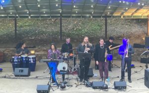 tryon-celebrates-25-years-of-rogers-park-with-vibrant-concert