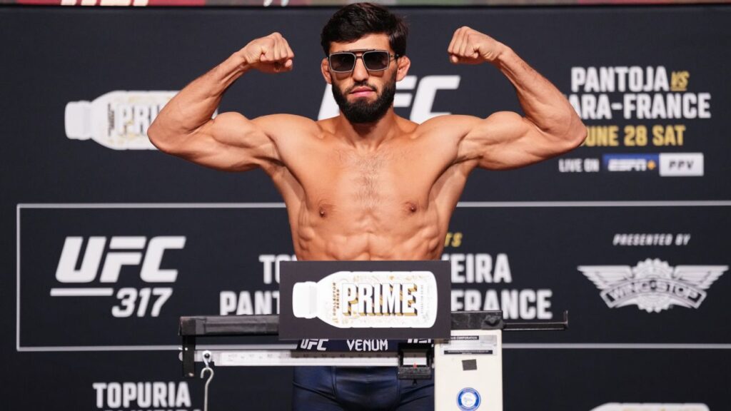 ufc-fight-night-in-qatar-tsarukyan-vs-hooker-headline-match