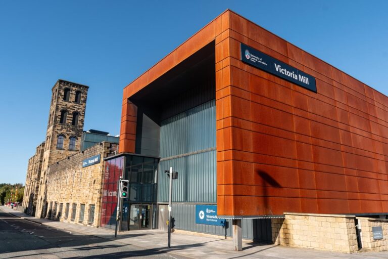 university-of-lancashire-hosts-free-community-open-day-in-burnley