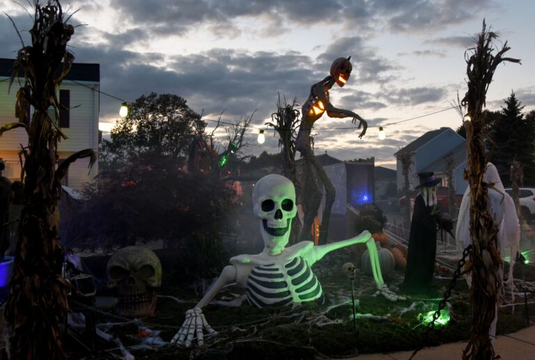 urgent-halloween-weather-winds-up-to-50-mph-threaten-celebrations