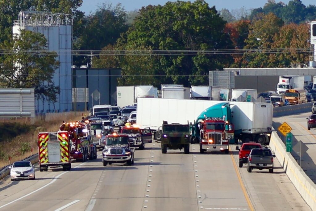 urgent-military-vehicle-triggers-8-vehicle-pileup-on-i-94