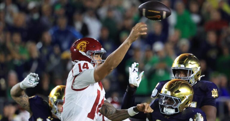 usc-falls-to-notre-dame-34-24-in-rain-soaked-rivalry-clash