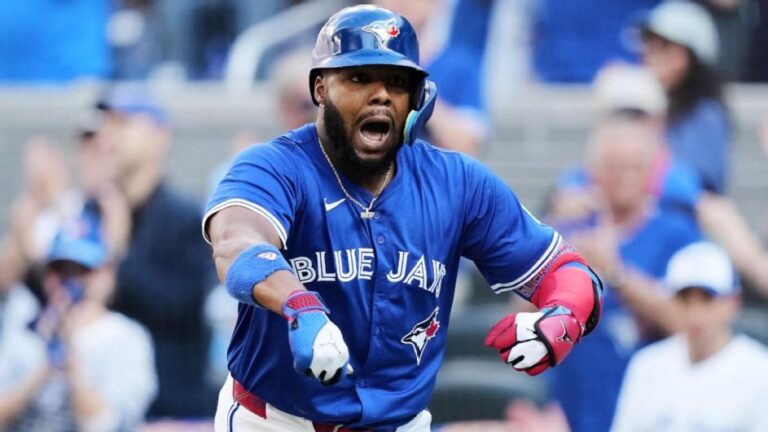vladimir-guerrero-jr-powers-blue-jays-past-yankees-in-alds-opener
