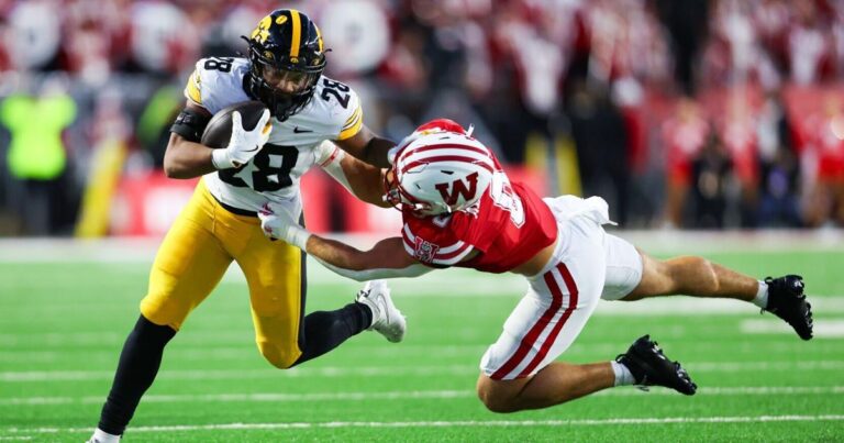 wisconsin-badgers-face-defeat-as-iowa-hawkeyes-claim-37-0-victory