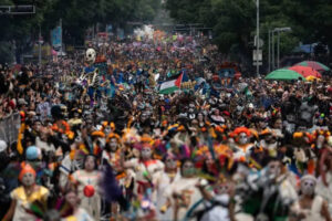 1-5-million-celebrate-day-of-the-dead-in-vibrant-mexico-city-parade