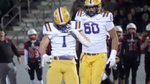 avon-grizzlies-battle-wadsworth-in-regional-semifinal-showdown